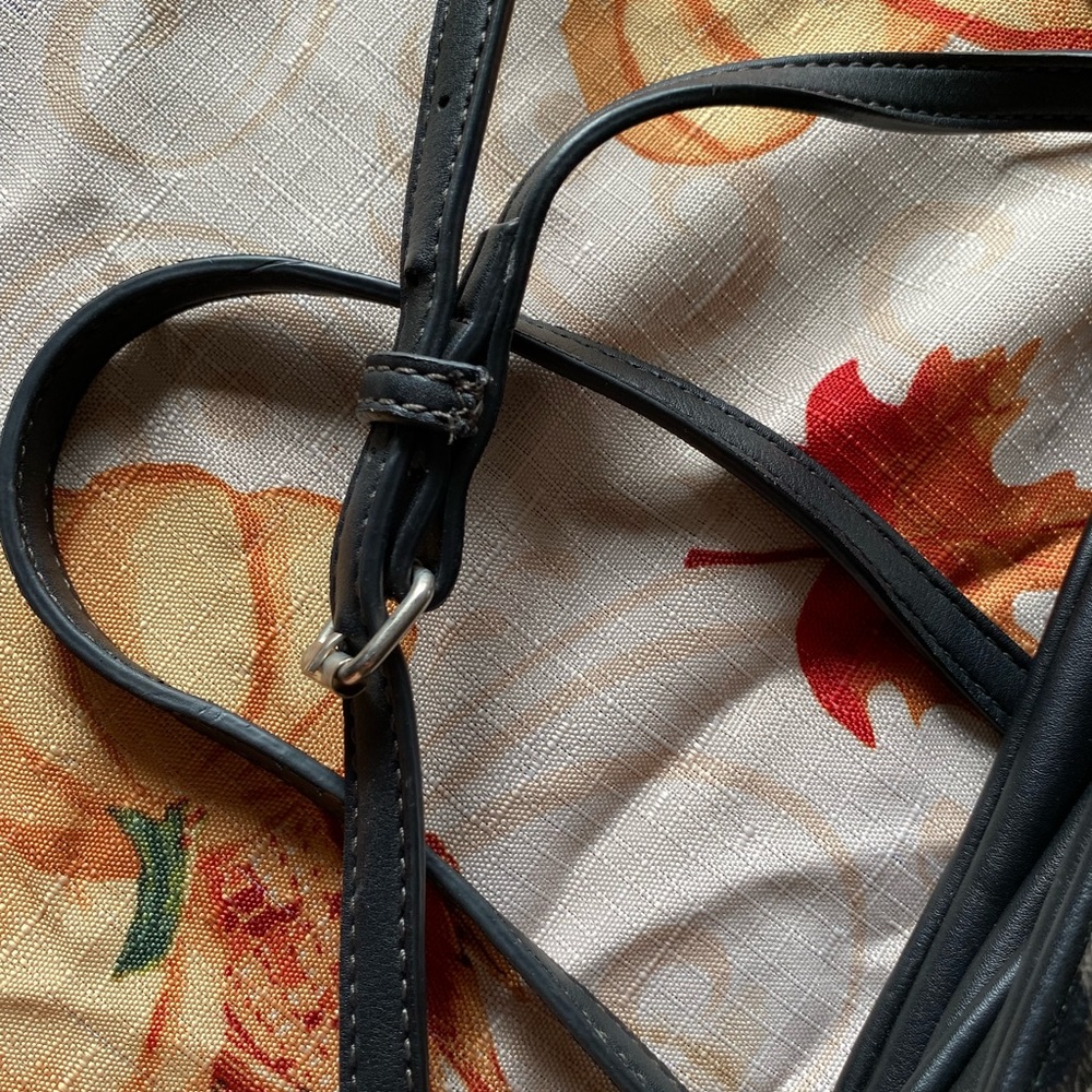 10/$25 Nine West cross body bag - Picture 5 of 5